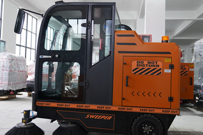 榮事達RS-CAR200駕駛式掃地車 榮事達RS-CAR200駕駛式掃地機.jpg